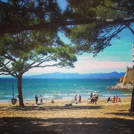 Moderno En 1a Linia De Mar En Salou. Апартаменты Салоу