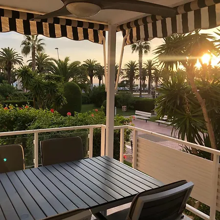 Moderno En 1a Linia De Mar En Salou. Salou