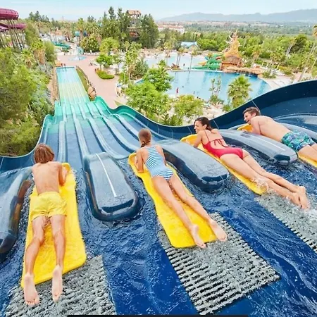 Moderno En 1a Linia De Mar En Salou. *